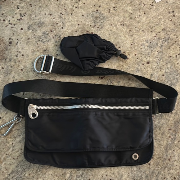 lululemon athletica Black Belt Bag - Picture 1 of 8